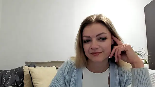 Snapshot of Severina7 chatting on 04.18.26 Severina7 online show from 04.18.26