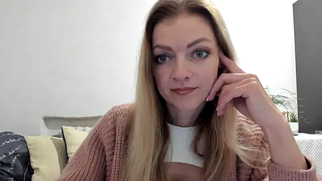 Snapshot of Severina7 chatting on 04.19.26 Severina7 online show from 04.19.26