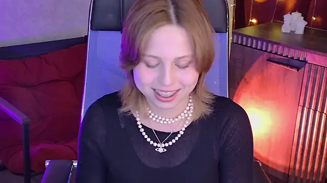 Snapshot of VivienneHebert chatting on 06.26.26 VivienneHebert online show from 06.26.26