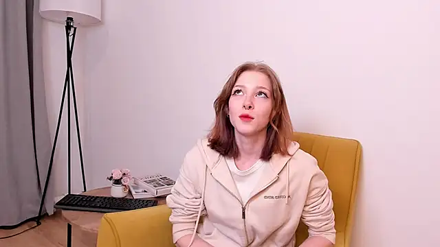 Snapshot of NikkiAntu chatting on 04.13.26 NikkiAntu online show from 04.13.26