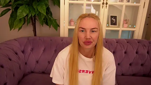 Snapshot of SavageKisses chatting on 05.19.26 SavageKisses online show from 05.19.26