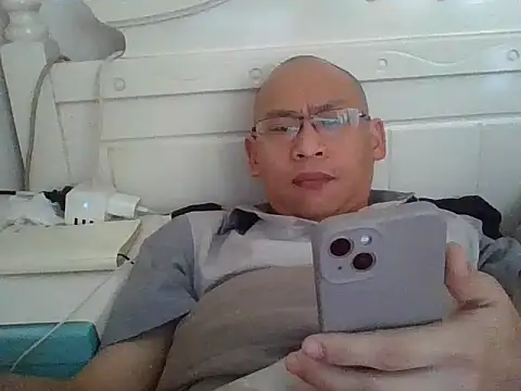 Snapshot of benly118 chatting on 04.15.26 benly118 online show from 04.15.26