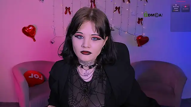nikki kiss  online show from 04.21.26