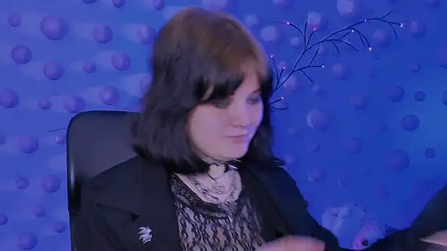 nikki kiss  online show from 04.30.26