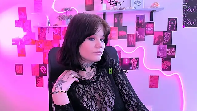 nikki kiss  online show from 05.03.26