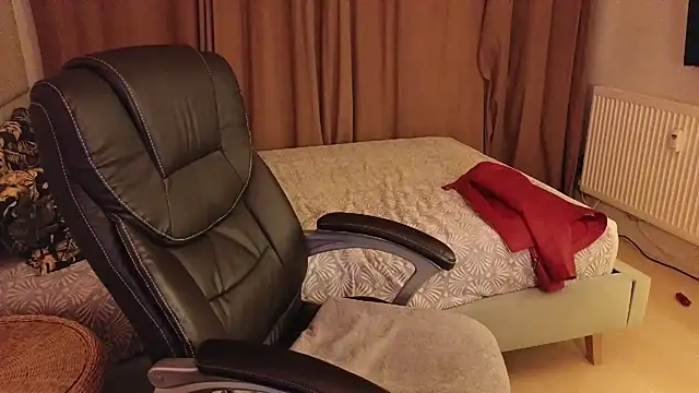 Snapshot of Sharon_Red chatting on 12.02.24 Sharon Red online show from 12.02.24