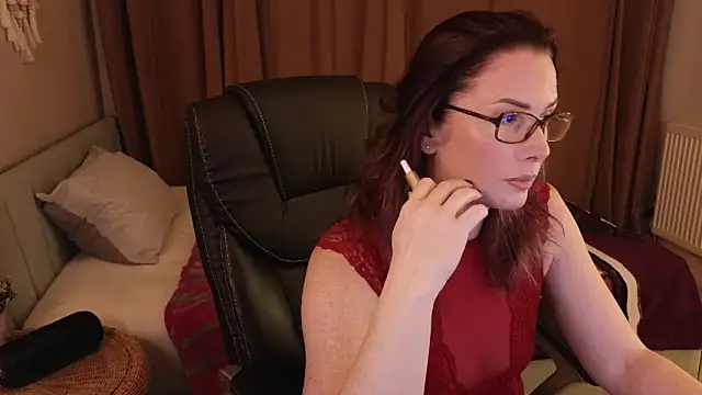 Snapshot of Sharon_Red chatting on 12.07.24 Sharon Red online show from 12.07.24