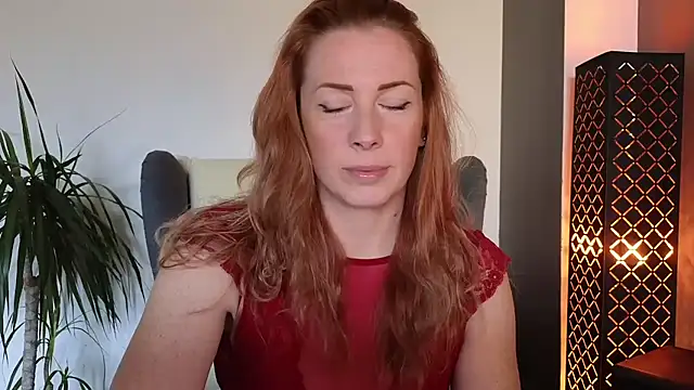 Snapshot of Sharon_Red chatting on 10.21.25 Sharon Red online show from 10.21.25