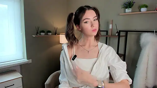 Snapshot of Peaches_Peaches chatting on 04.21.26 Peaches Peaches online show from 04.21.26