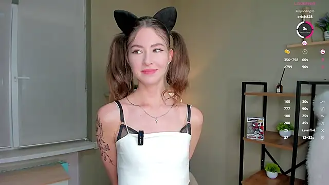 Snapshot of Peaches_Peaches chatting on 05.28.26 Peaches Peaches online show from 05.28.26