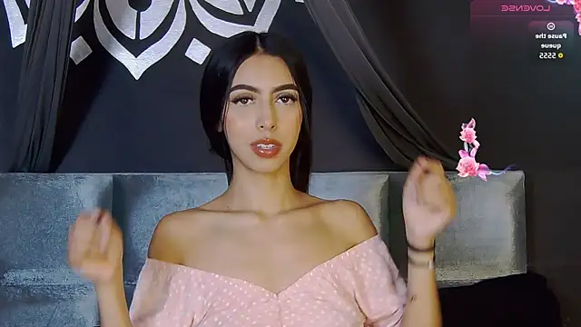 Snapshot of Mia_Gloww_ chatting on 05.06.26 Mia Gloww online show from 05.06.26
