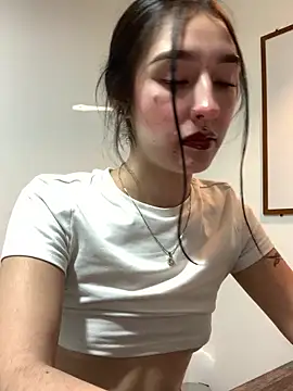 Snapshot of NickieCute- chatting on 05.08.26 NickieCute- online show from 05.08.26