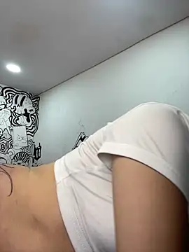 Snapshot of NickieCute- chatting on 05.21.26 NickieCute- online show from 05.21.26