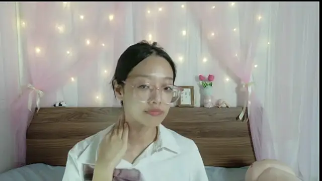 Snapshot of shy_pink_doll chatting on 07.29.26 shy pink doll online show from 07.29.26