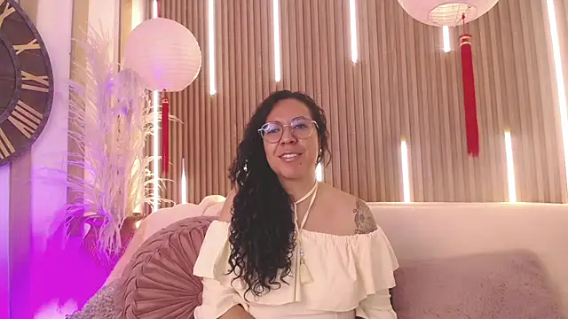 Snapshot of Velvet_Curly chatting on 05.14.26 Velvet Curly online show from 05.14.26