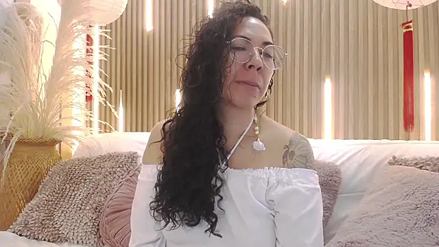 Snapshot of Velvet_Curly chatting on 06.29.26 Velvet Curly online show from 06.29.26