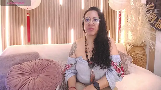 Snapshot of Velvet_Curly chatting on 06.30.26 Velvet Curly online show from 06.30.26