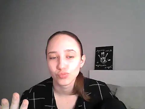 Snapshot of DarkMirel chatting on 05.06.26 DarkMirel online show from 05.06.26