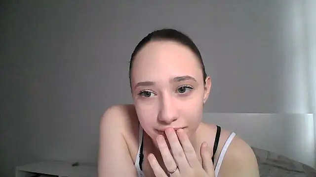 Snapshot of DarkMirel chatting on 05.18.26 DarkMirel online show from 05.18.26