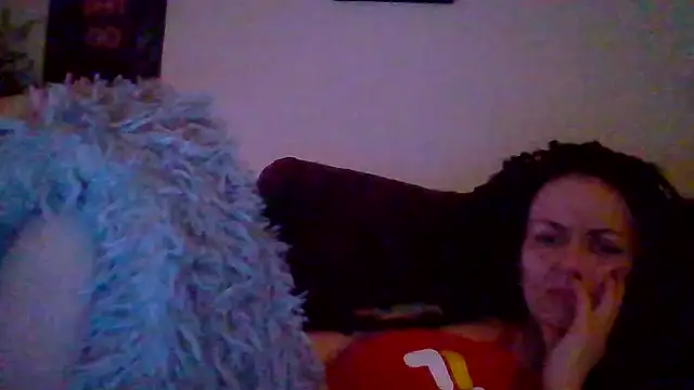 Snapshot of shyhornymommy chatting on 04.18.26 shyhornymommy online show from 04.18.26