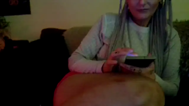 Snapshot of shyhornymommy chatting on 05.03.26 shyhornymommy online show from 05.03.26