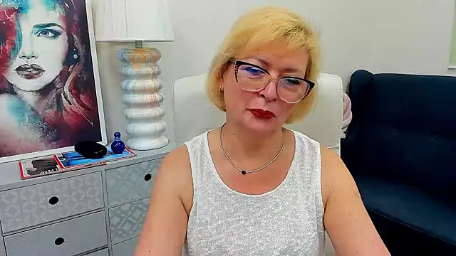 Snapshot of luna_xfantasy chatting on 06.19.26 luna xfantasy online show from 06.19.26