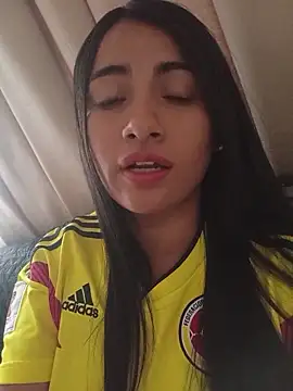 Snapshot of DaniellaGiraldo chatting on 06.17.26 DaniellaGiraldo online show from 06.17.26