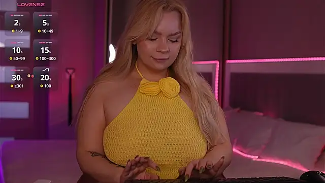 Snapshot of LisaLove3 chatting on 05.17.26 LisaLove3 online show from 05.17.26