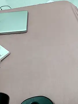 Snapshot of Labury chatting on 04.15.26 Labury online show from 04.15.26