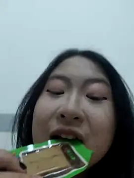 Snapshot of leexmm chatting on 04.16.26 leexmm online show from 04.16.26