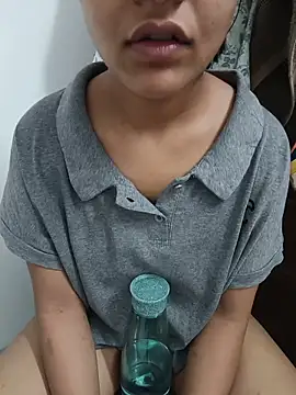 Snapshot of babe_shikha chatting on 06.18.26 babe shikha online show from 06.18.26