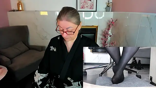 Snapshot of Alexandra_Kind chatting on 06.16.26 Alexandra Kind online show from 06.16.26