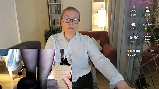 Snapshot of Alexandra_Kind chatting on 06.18.26 Alexandra Kind online show from 06.18.26