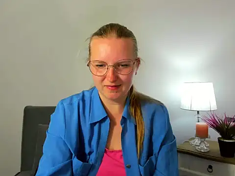 Snapshot of RoseTeacherX chatting on 04.30.26 RoseTeacherX online show from 04.30.26