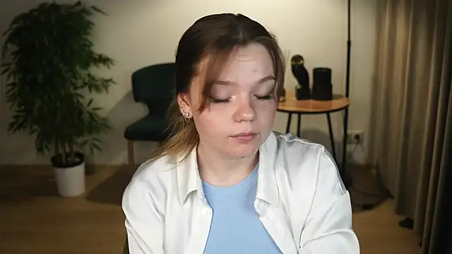 Snapshot of MarloEinck chatting on 04.15.26 MarloEinck online show from 04.15.26