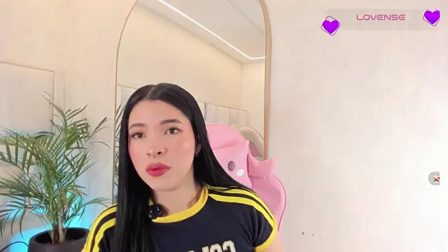 Snapshot of imnikaa_ chatting on 06.27.26 imnikaa online show from 06.27.26