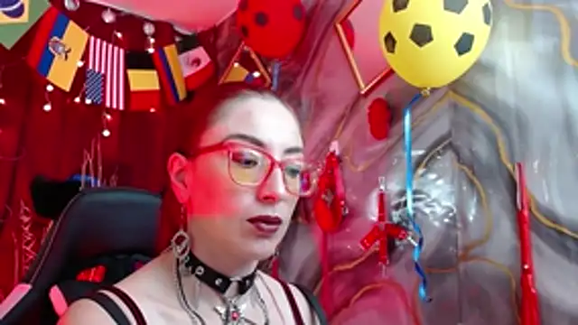 Snapshot of Queenscarlettsecret chatting on 07.16.26 Queenscarlettsecret online show from 07.16.26