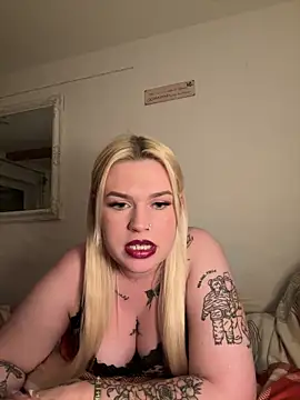 Snapshot of BlondeChaya chatting on 04.17.26 BlondeChaya online show from 04.17.26