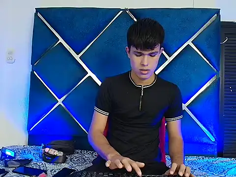 EdwinBoys online show from 04.21.26