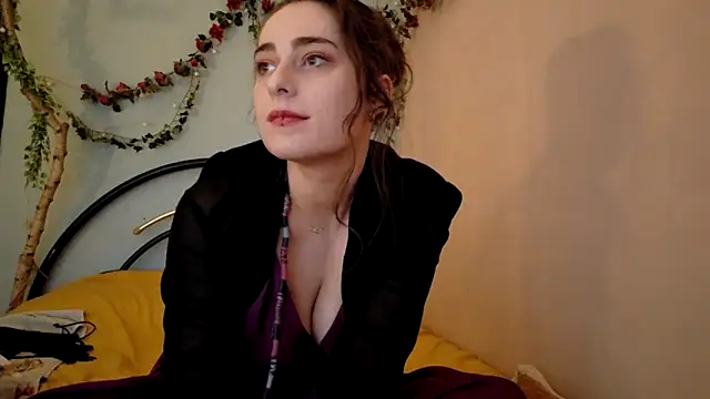 Snapshot of missclochette chatting on 04.24.26 missclochette online show from 04.24.26