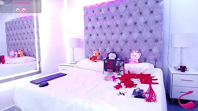 Snapshot of Zoe_M00n chatting on 06.15.26 Zoe M00n online show from 06.15.26