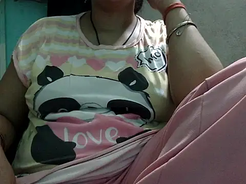 Snapshot of Sexy_Mahekk chatting on 05.21.26 Sexy Mahekk online show from 05.21.26