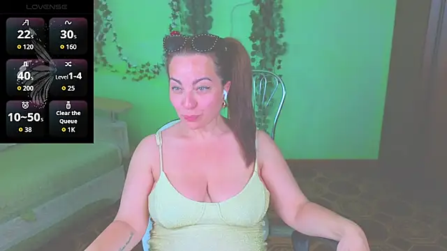 Snapshot of Zoe_Zephyr chatting on 06.19.26 Zoe Zephyr online show from 06.19.26