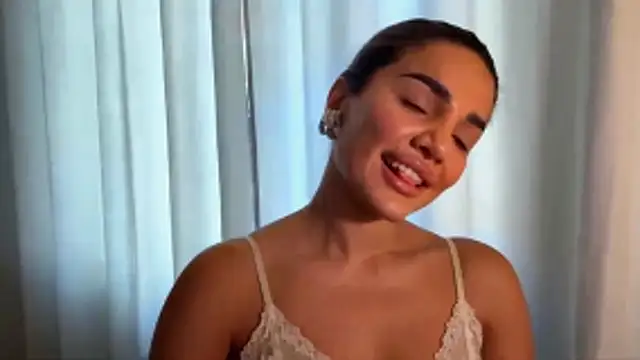 Snapshot of MelindaReny chatting on 04.23.26 MelindaReny online show from 04.23.26