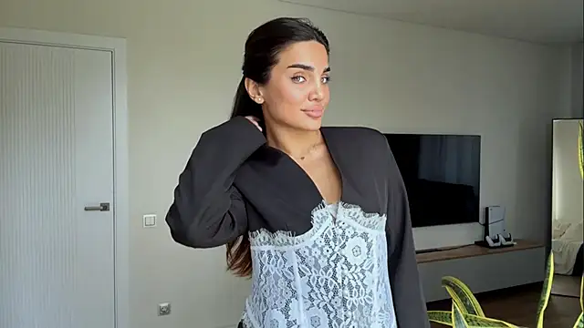 Snapshot of MelindaReny chatting on 05.11.26 MelindaReny online show from 05.11.26
