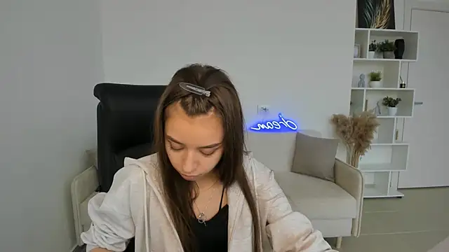 BrunaLinklater online show from 04.18.26