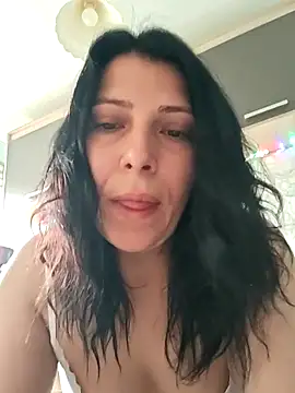 Snapshot of luna_-1 chatting on 04.16.26 luna -1 online show from 04.16.26