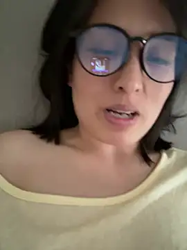 Snapshot of Faye-baby chatting on 04.28.26 Faye-baby online show from 04.28.26