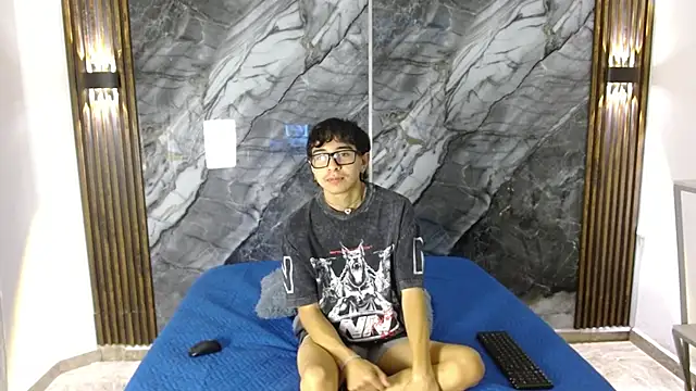 NoahWalker   online show from 04.21.26