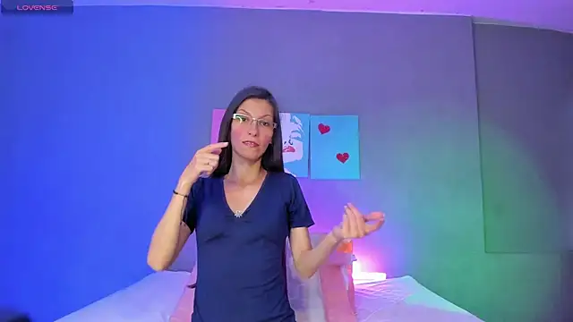 Snapshot of BunnyThompson chatting on 04.22.26 BunnyThompson online show from 04.22.26